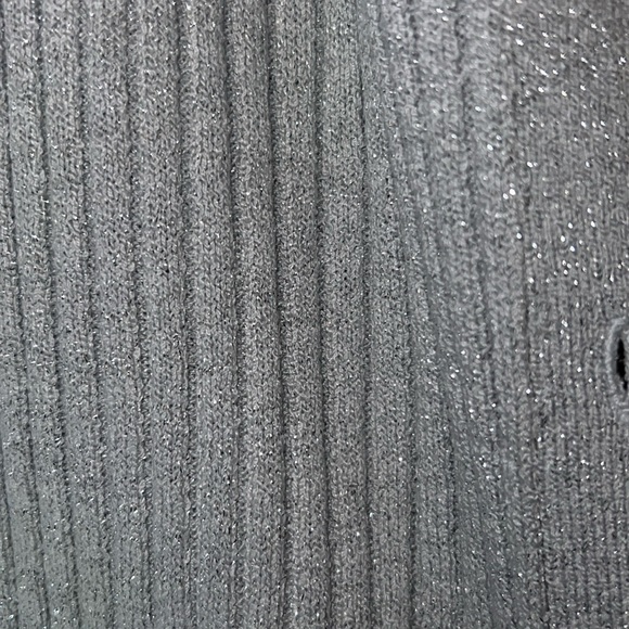 🛍 2/$15 Express Sweater - Picture 3 of 5